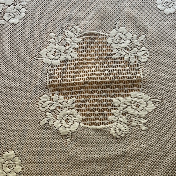 Elegant Linen World White Lace Tablecloth - Picture 3 of 3